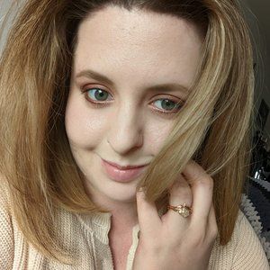 Meet your Posher, Caitlin